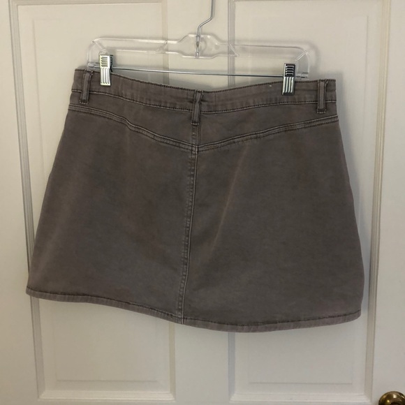 Altars state grey skirt. Size Medium - Picture 3 of 3